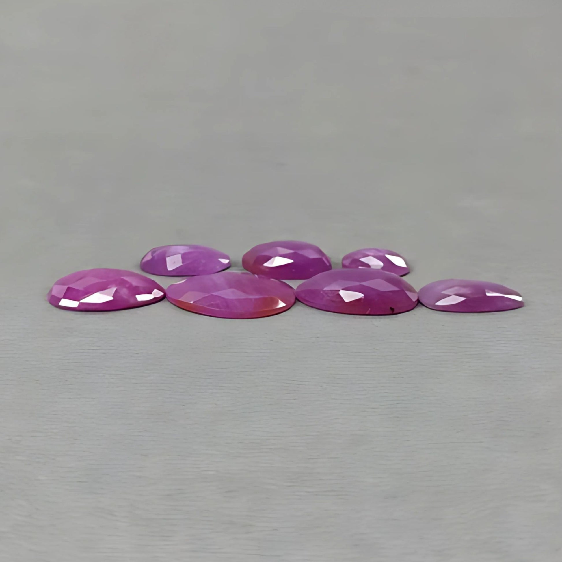 أحجار كريمة طبيعية غير معالجة