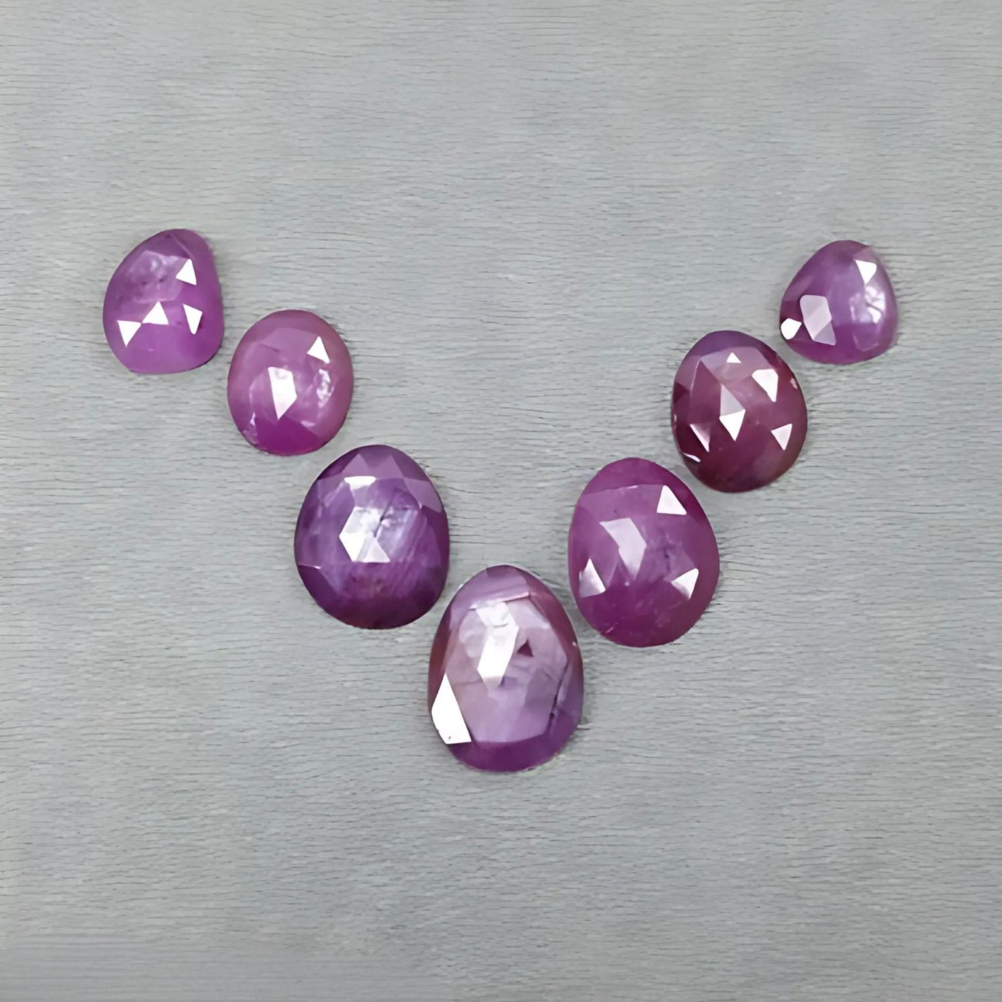 أحجار كريمة طبيعية غير معالجة