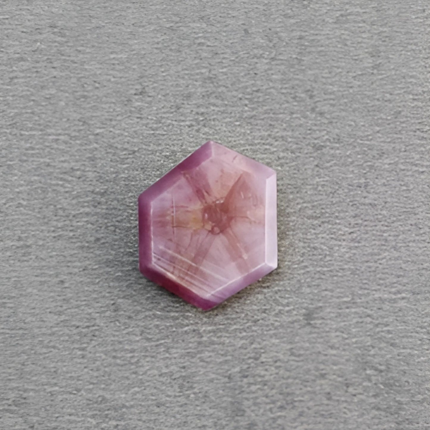 サファイア トラピッチェ ファセットカット