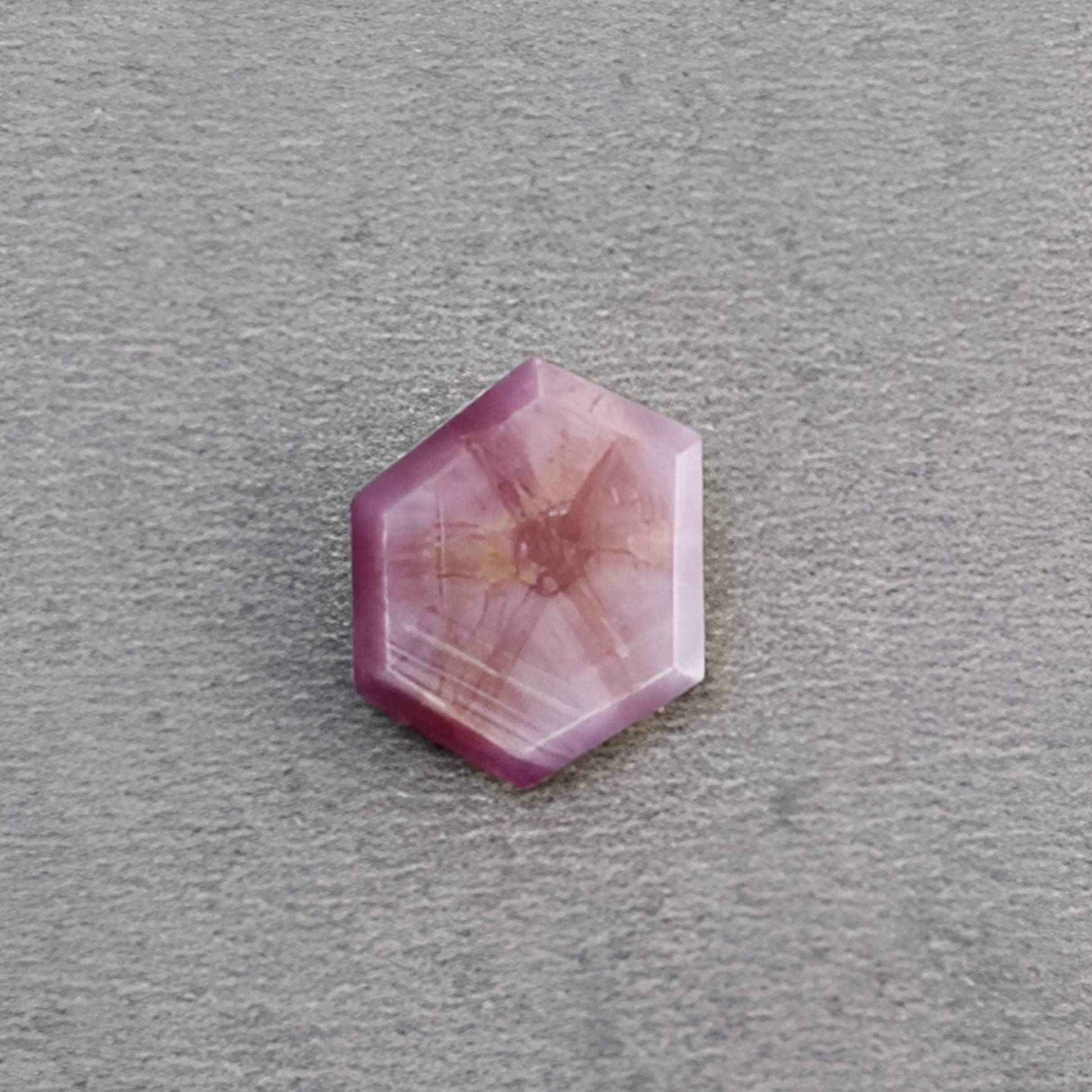 サファイア トラピッチェ ファセットカット