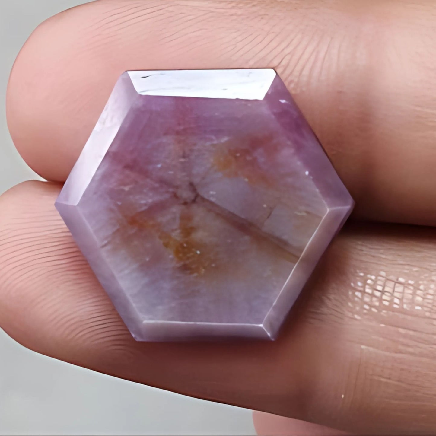 natürlicher, unbehandelter Edelstein