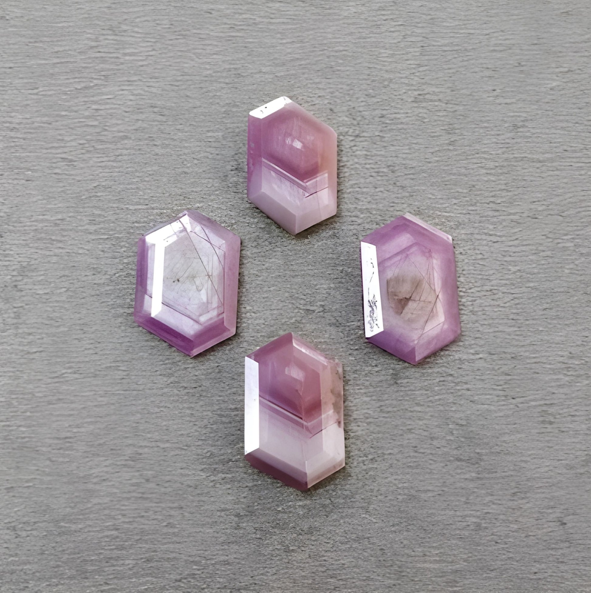 توت العليق، شكل سداسي مقطوع متعدد الأوجه