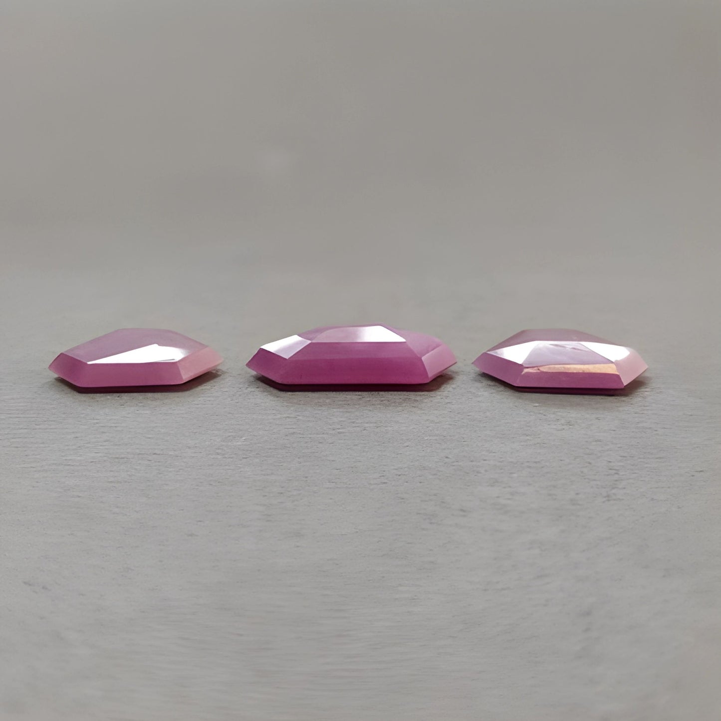 ルビーの六角形のファセットカット