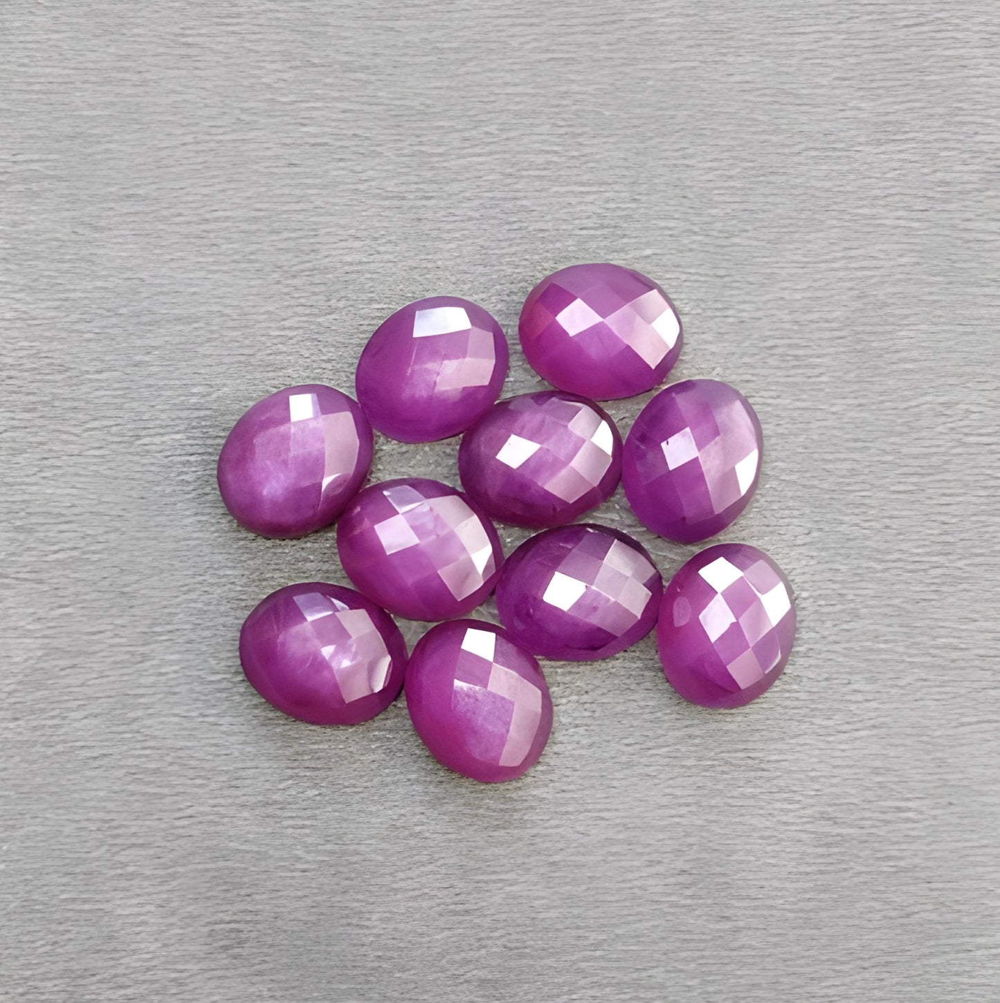 ラズベリールビーオーバルシェイプチェッカーカット