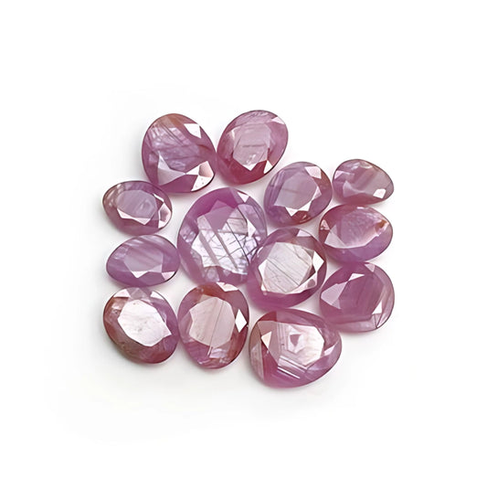 Eiförmiger rosa Saphir