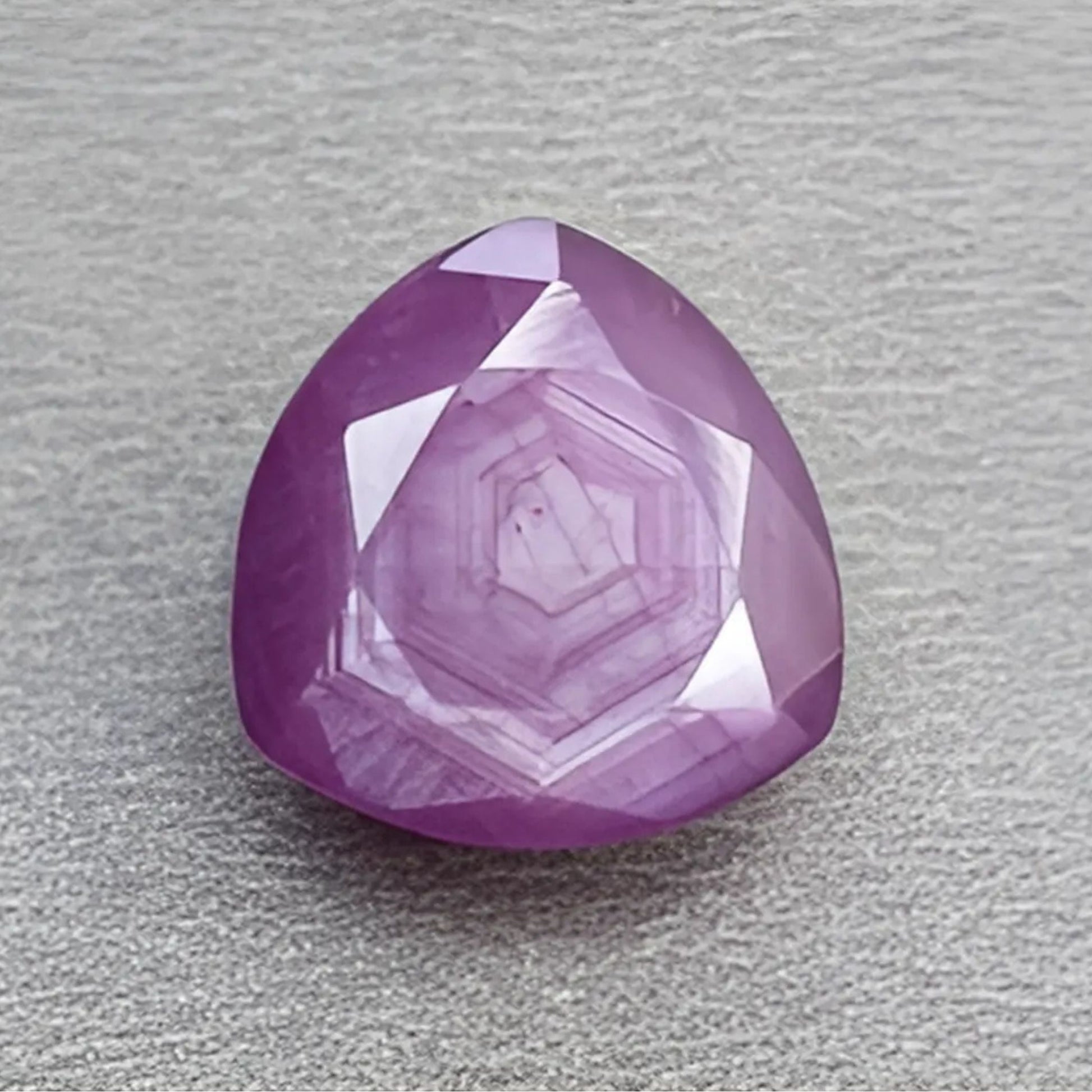 Taille rubis framboise ovale
