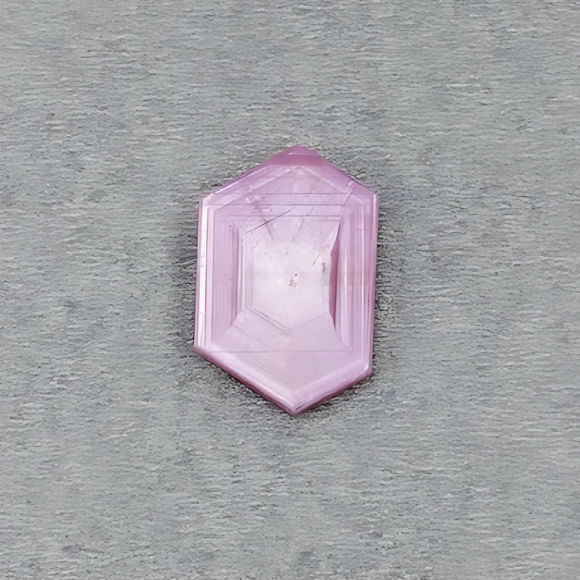 迷迭香红宝石特拉皮切六角平片