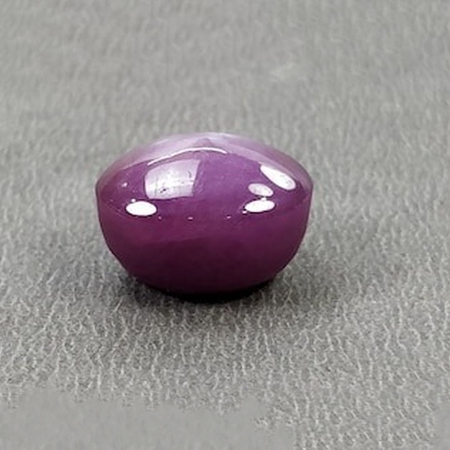 rubis étoilé, pierre précieuse naturelle non traitée