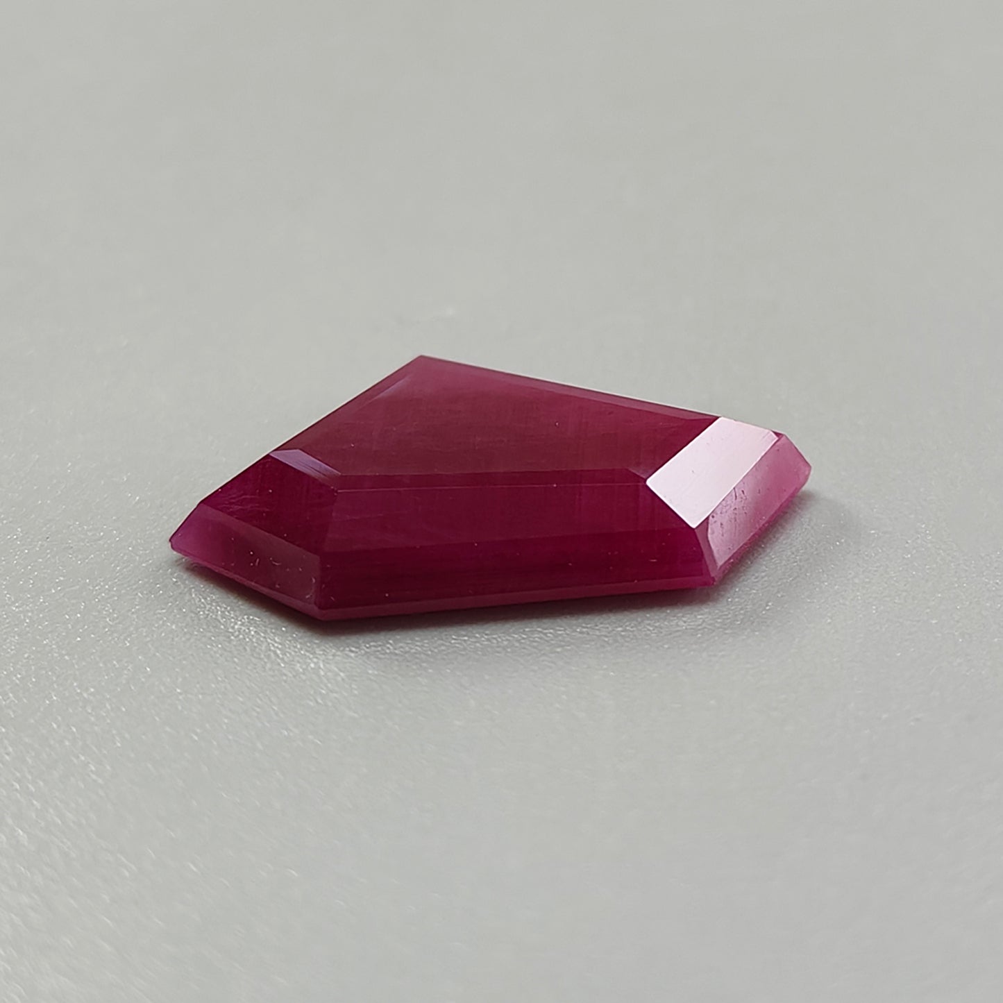 Ruby Gemstone Step Cut: 12.90cts Natural Untreated Unheated Red Ruby Fancy Shape 19*22mm 1pc for Jewelry July Birthstone