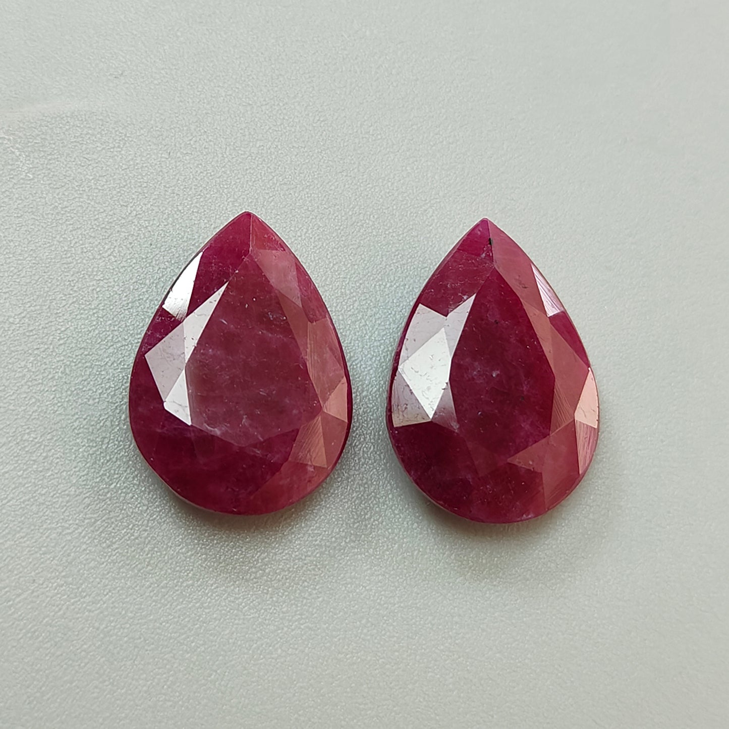 天然未処理の宝石ルビー