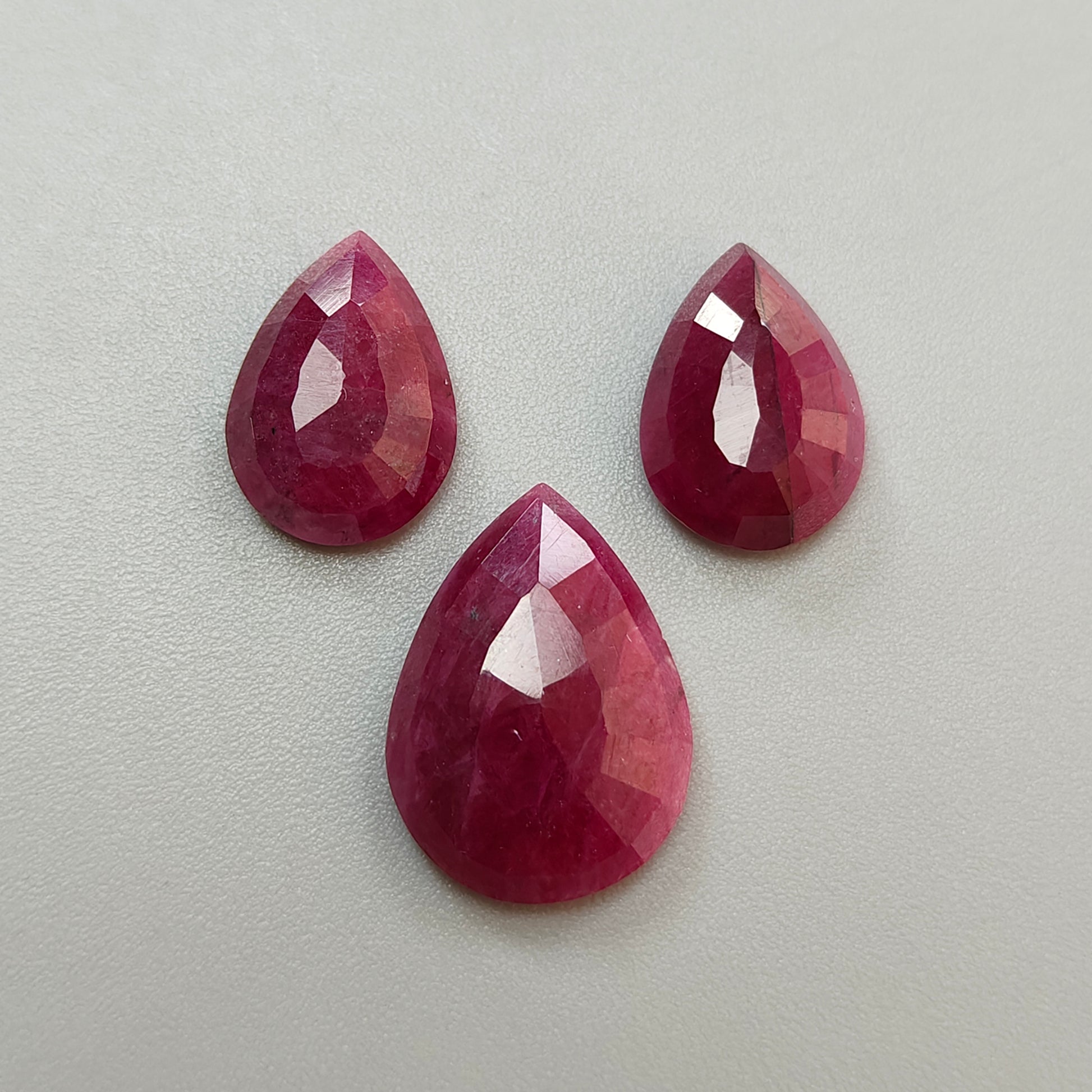 natürlicher, unbehandelter Edelstein