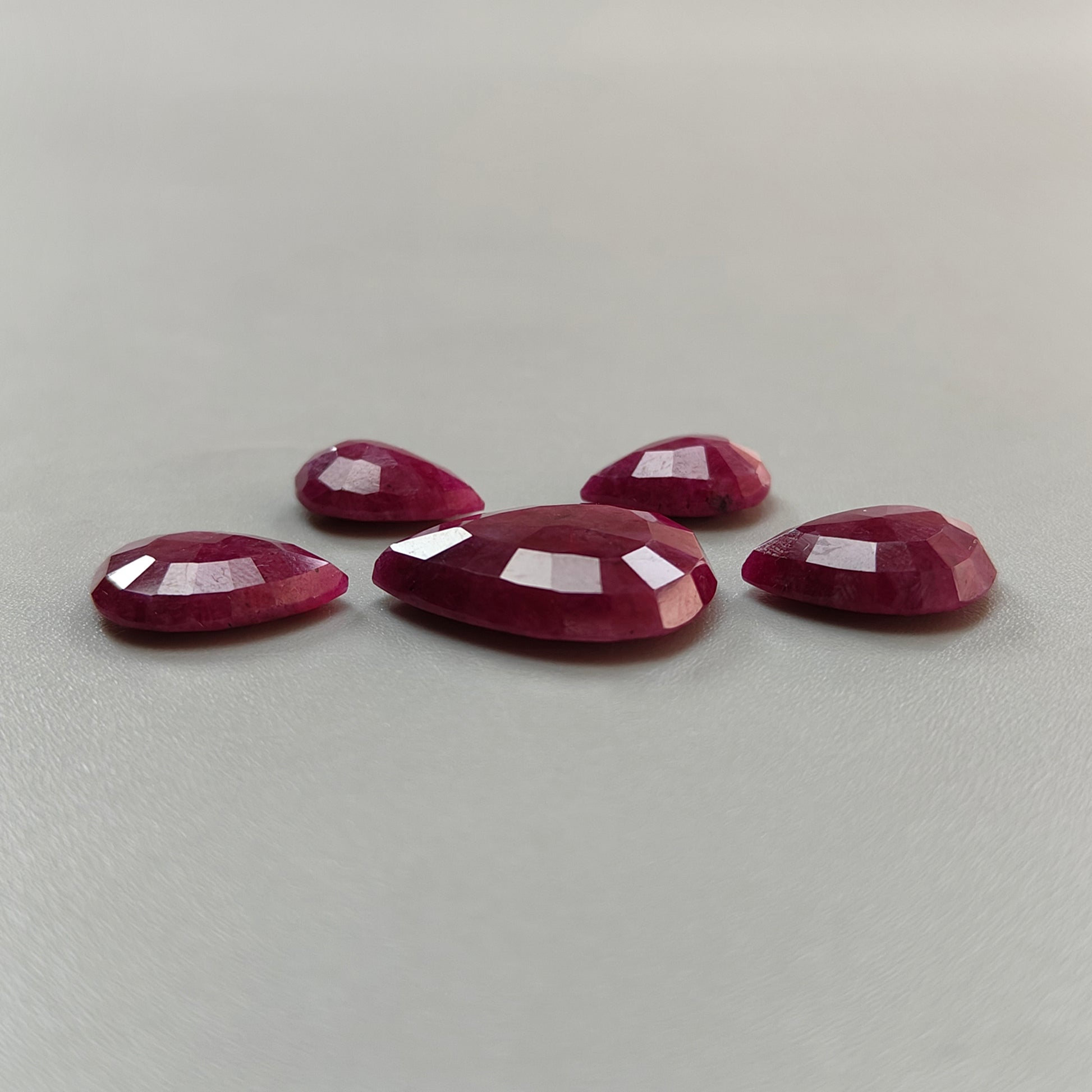 rubino taglio sfaccettato