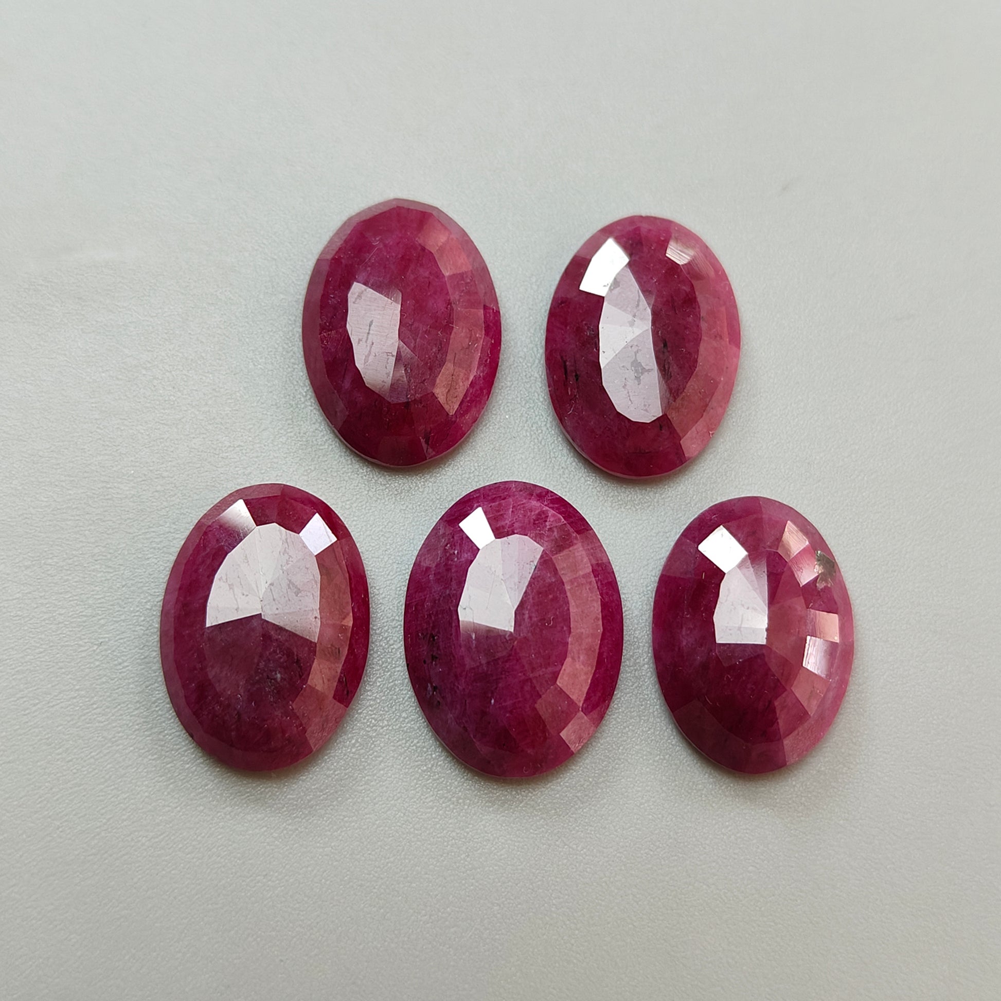 rubino taglio sfaccettato