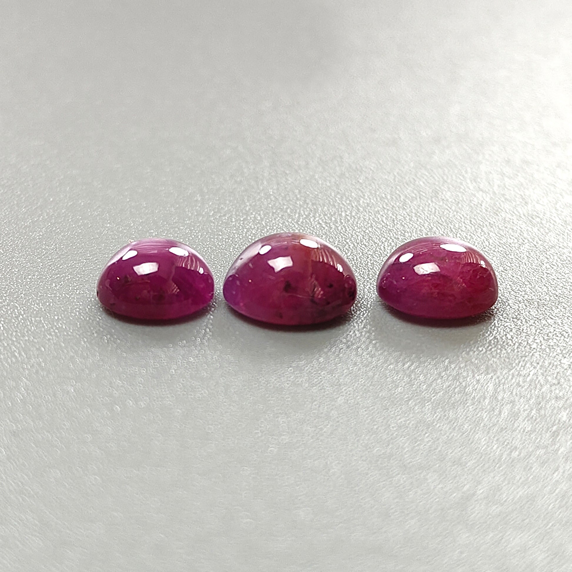 rubino cabochon ovale