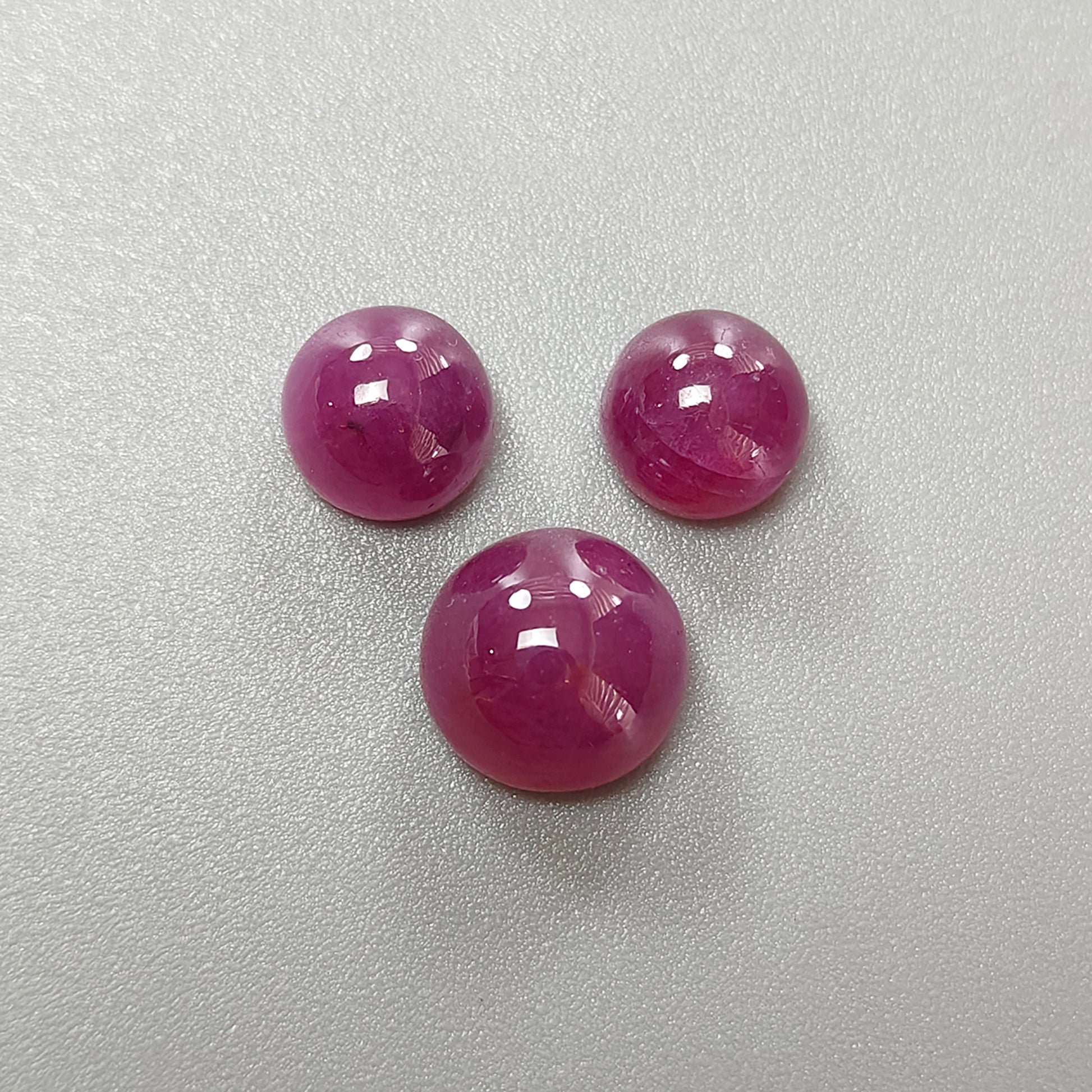 rubino cabochon rotondo