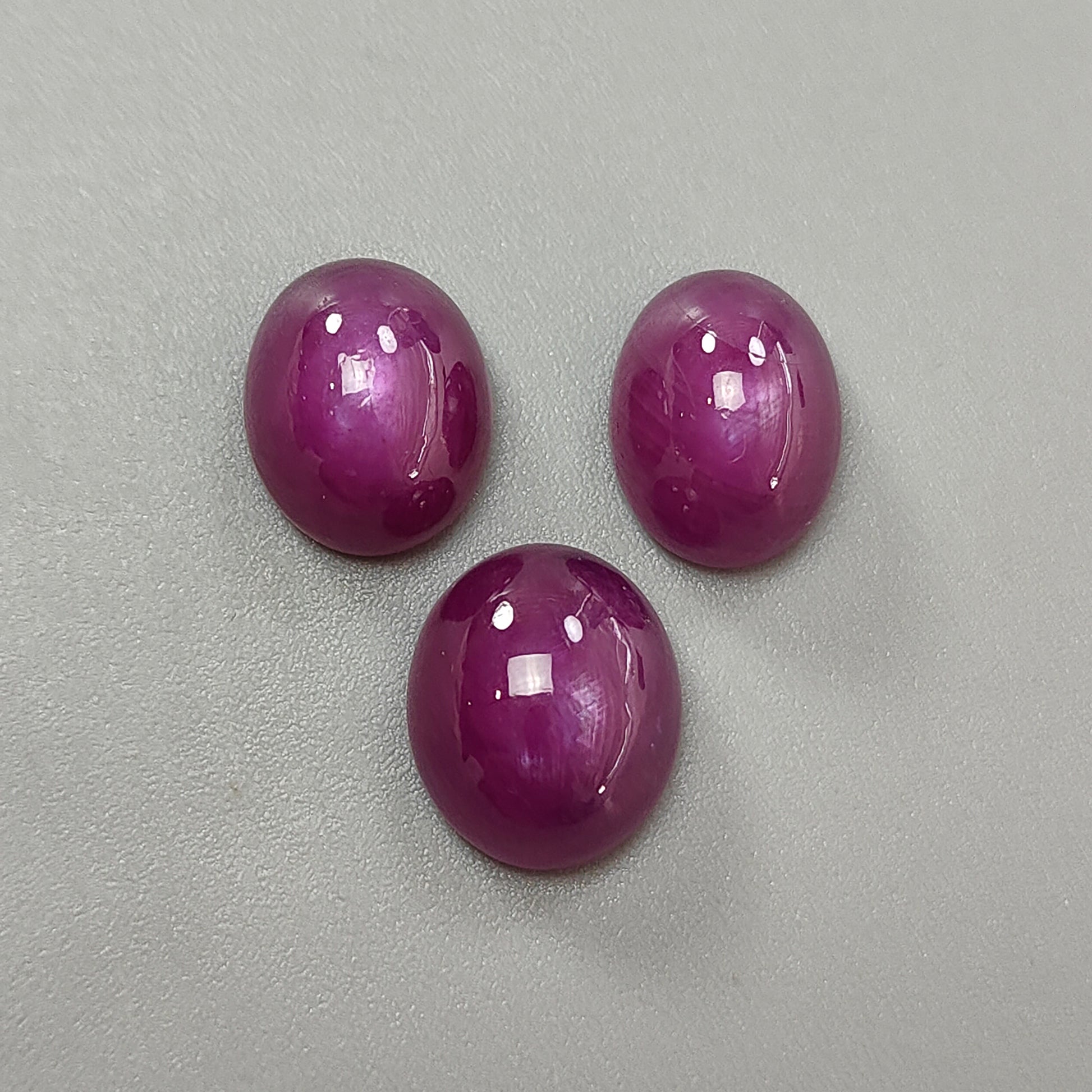 rubino rosso cabochon rotondo