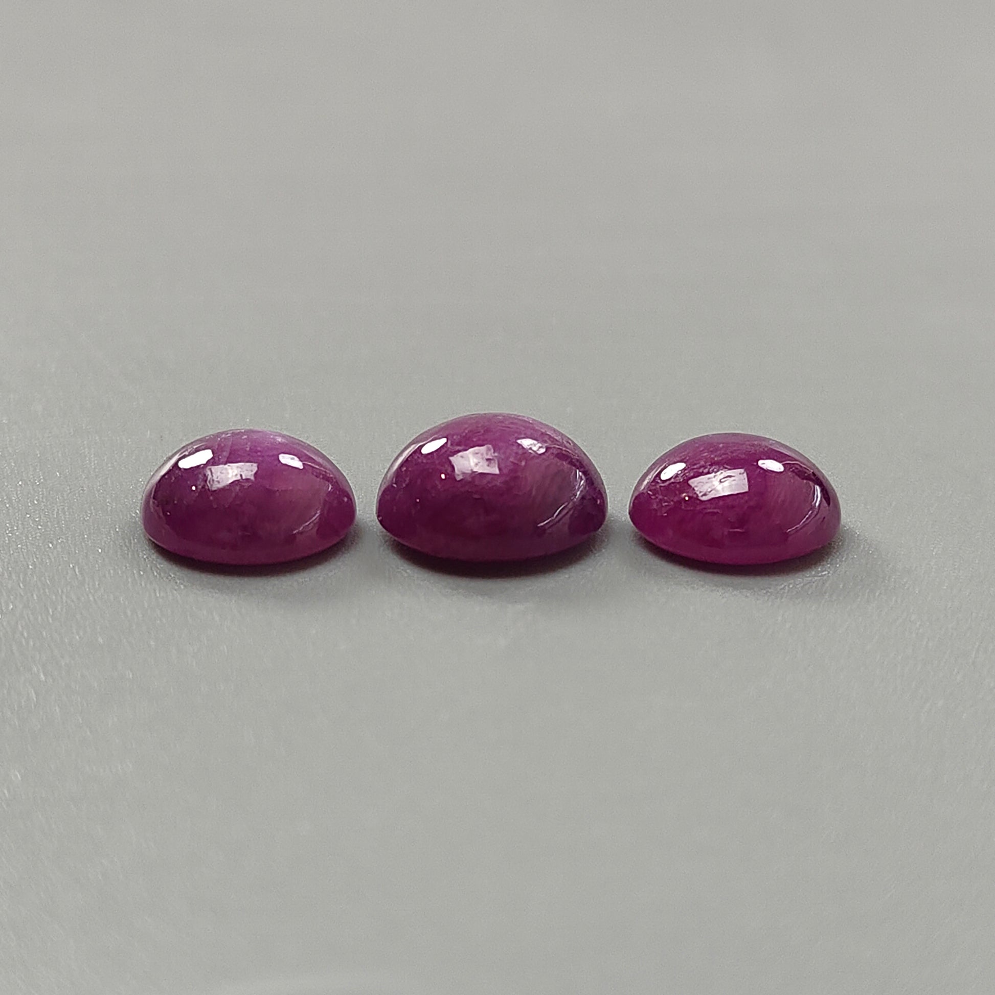 rubino rosso cabochon rotondo