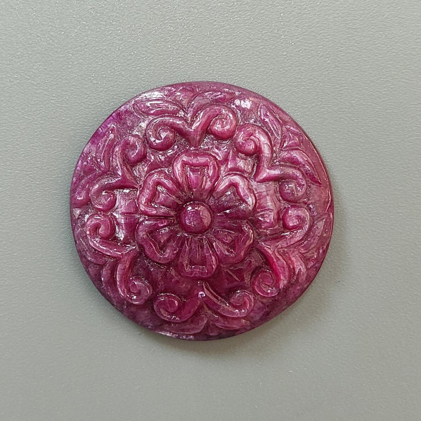 Ruby Gemstone Carving: 54.00cts Natural Untreated Unheated Red Ruby Hand Carved Round Shape 31.5mm 1pc For Jewelry July Birthstone