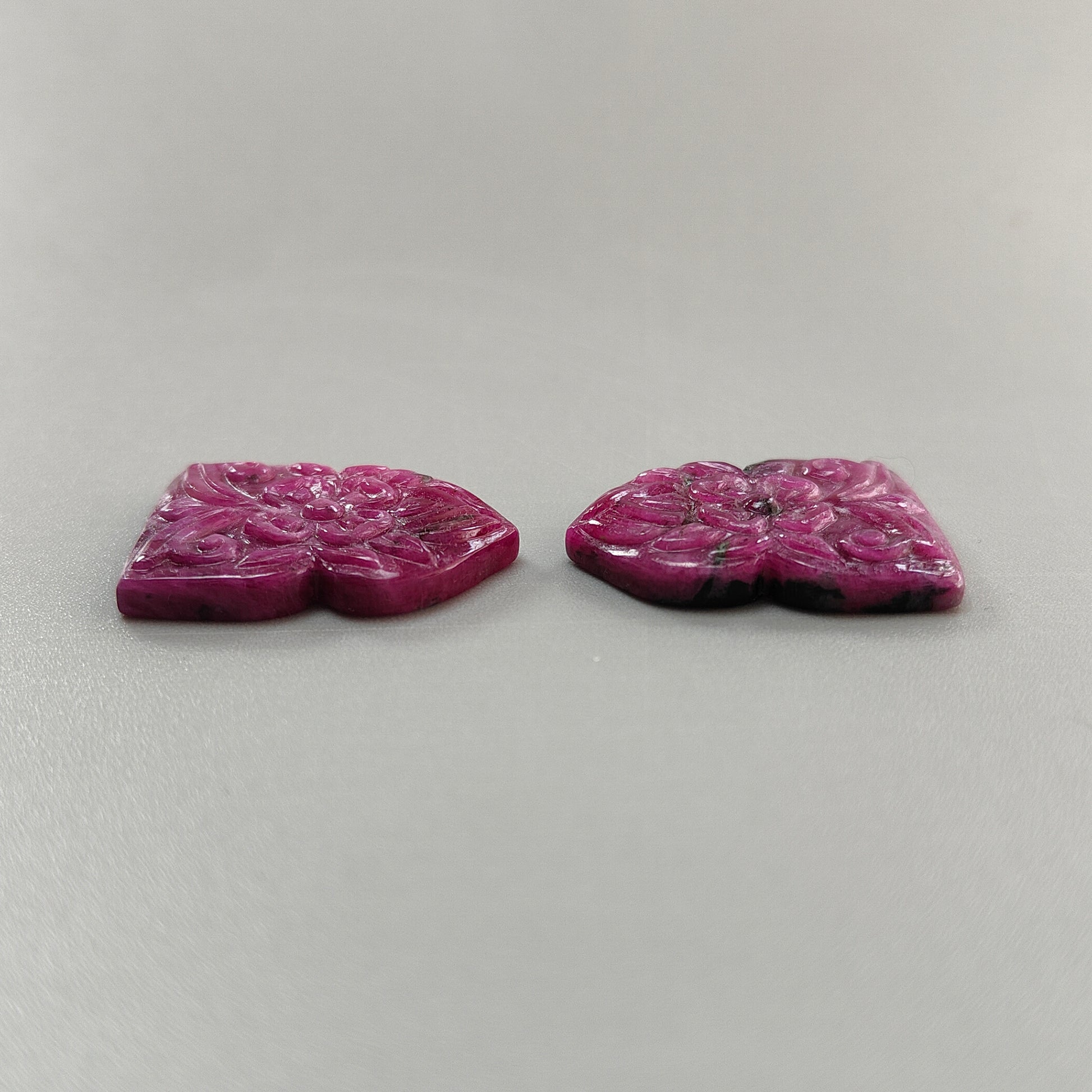 intaglio a forma di rubino