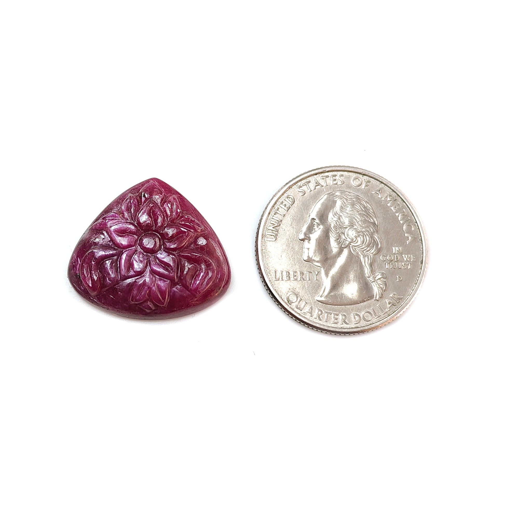 intaglio di triangolo di rubino
