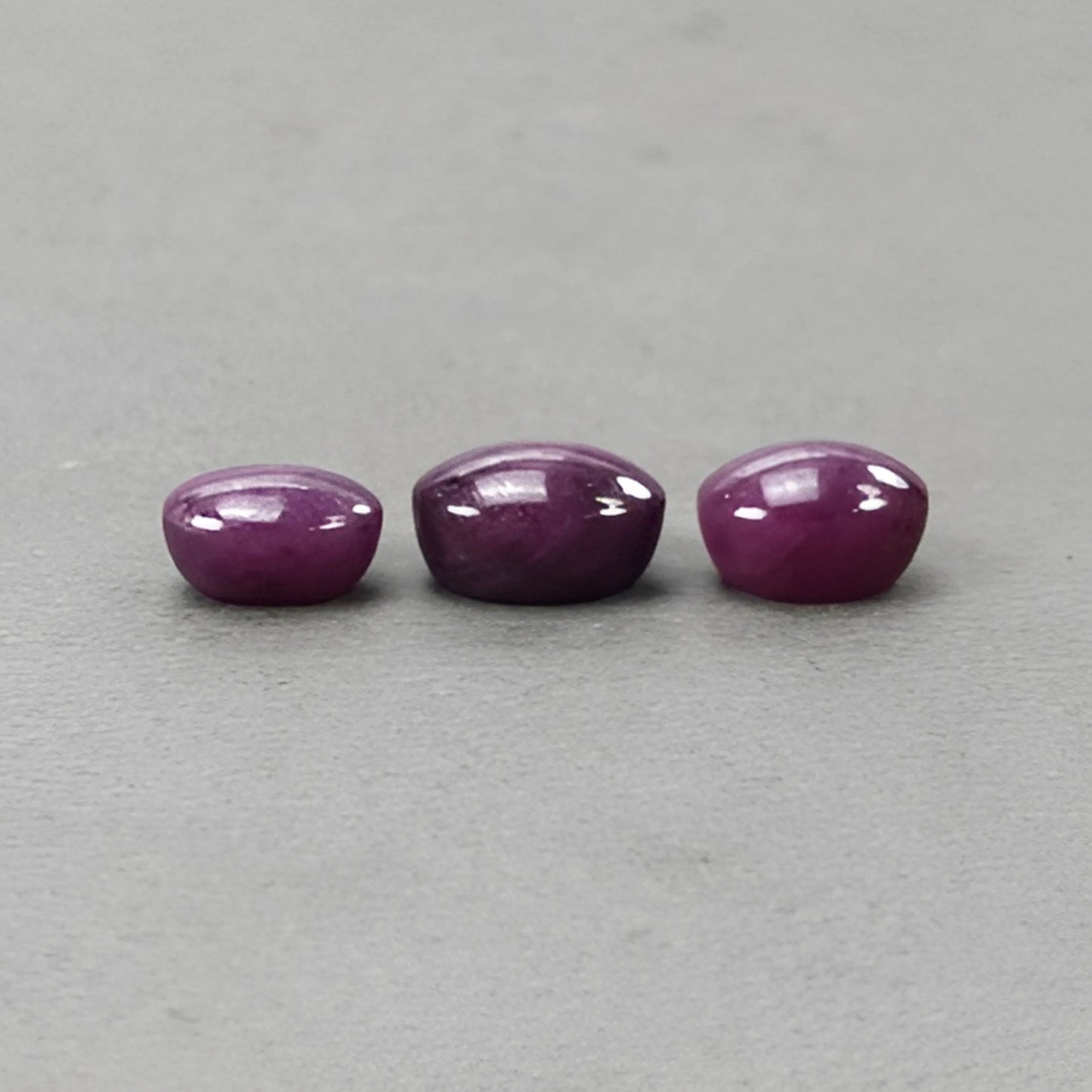 31.05cts Natural Untreated Star Ruby Gemstone Oval Shape Cabochon 12*9mm - 14*10.5mm 3pcs