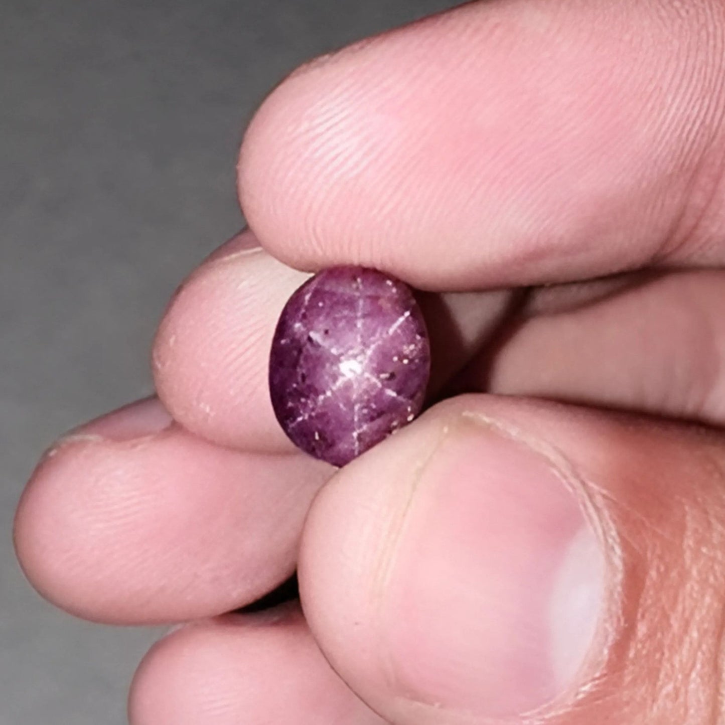 椭圆形星光红宝石
