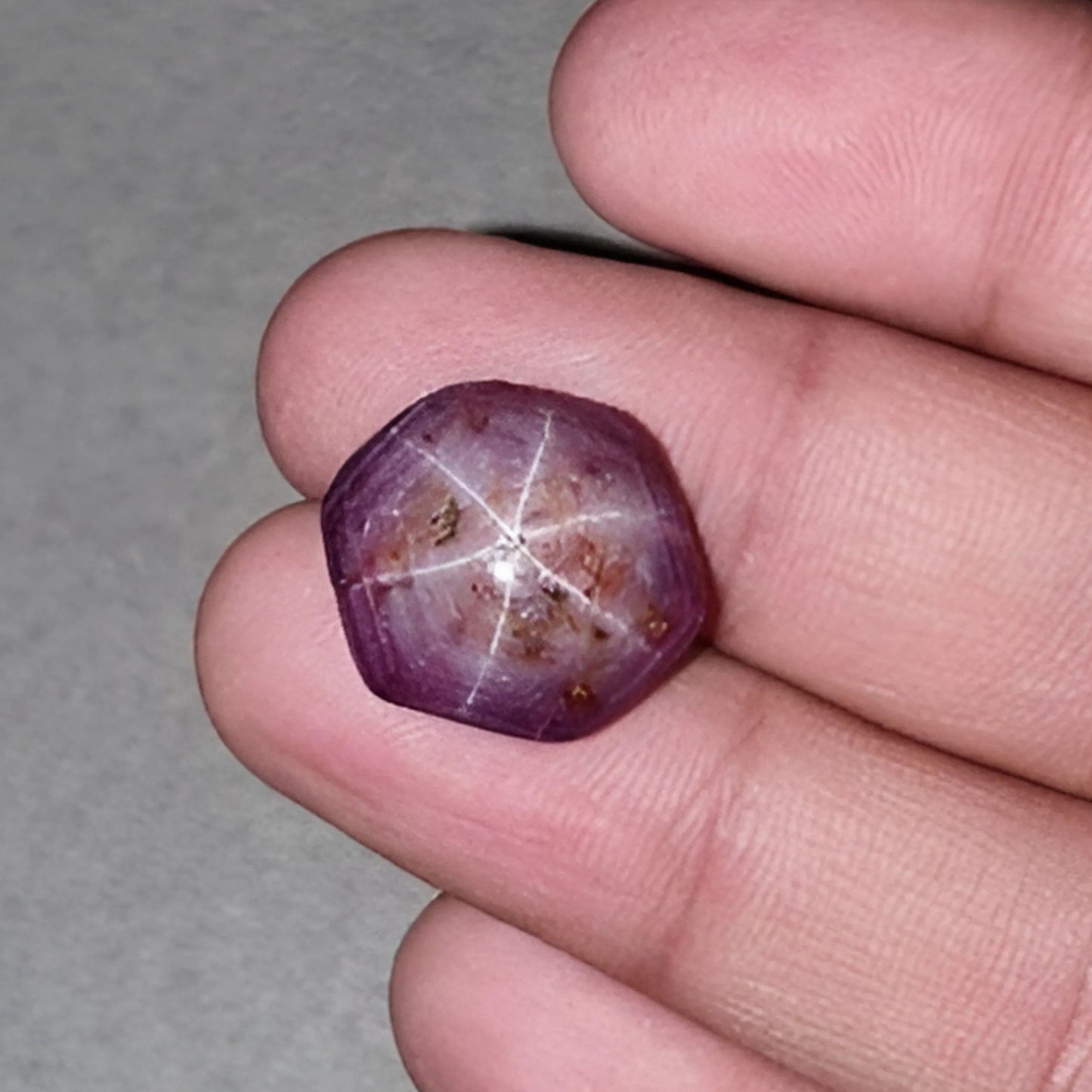 Cabochon rubis étoilé
