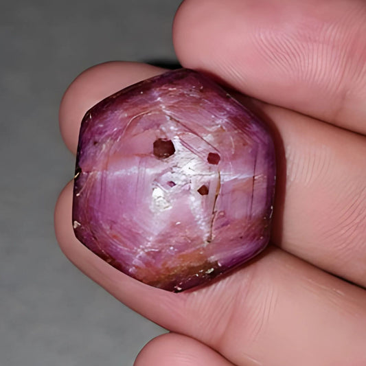 Sternrubin-Cabochon