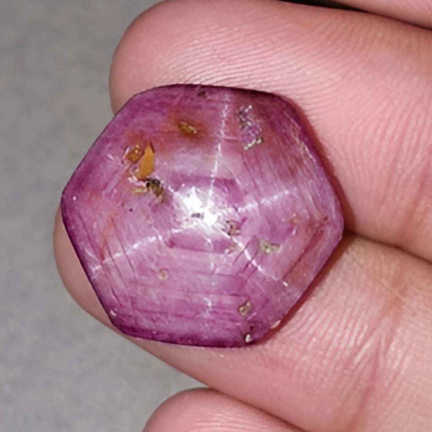 Rubino stella esagonale