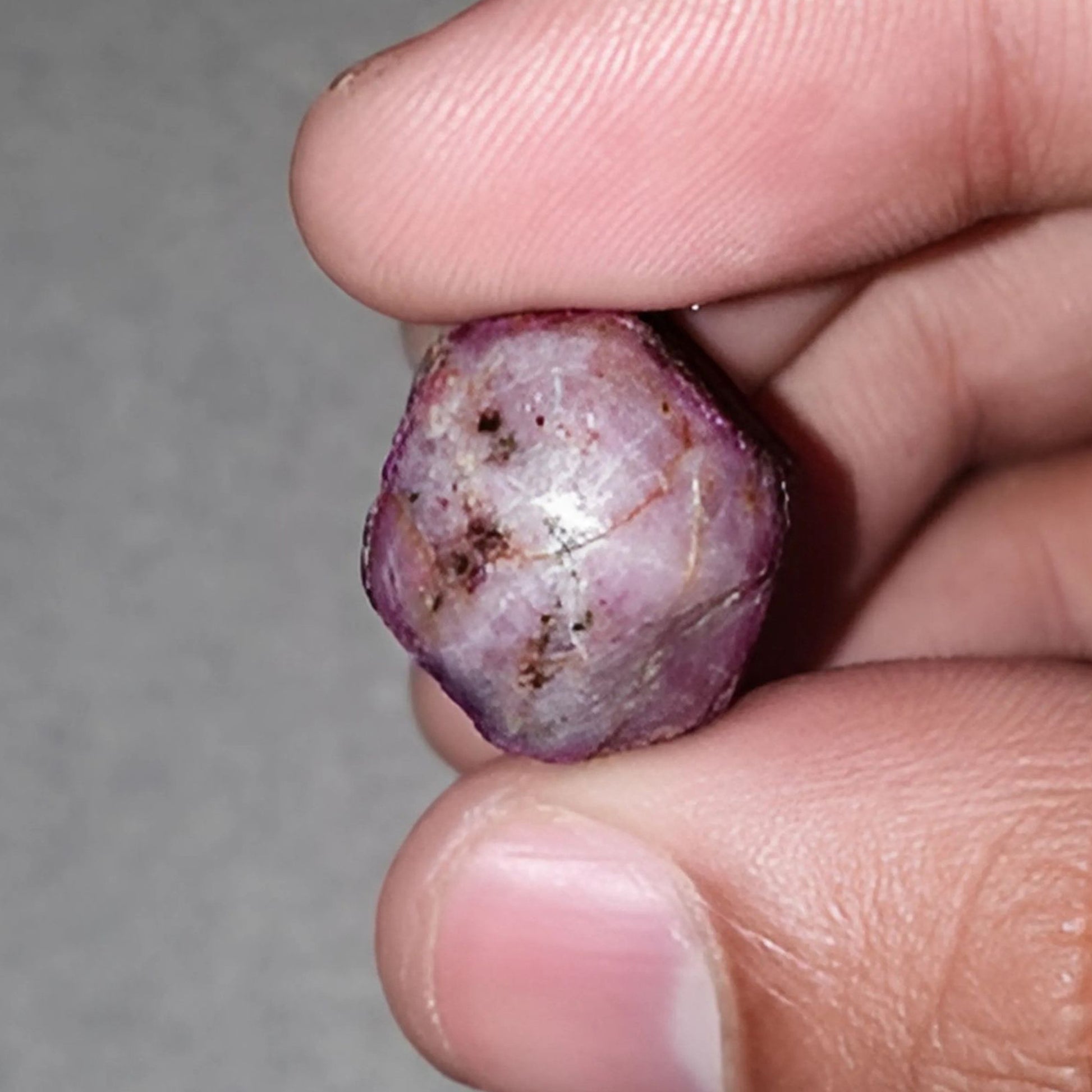 Esemplare di rubino stellato