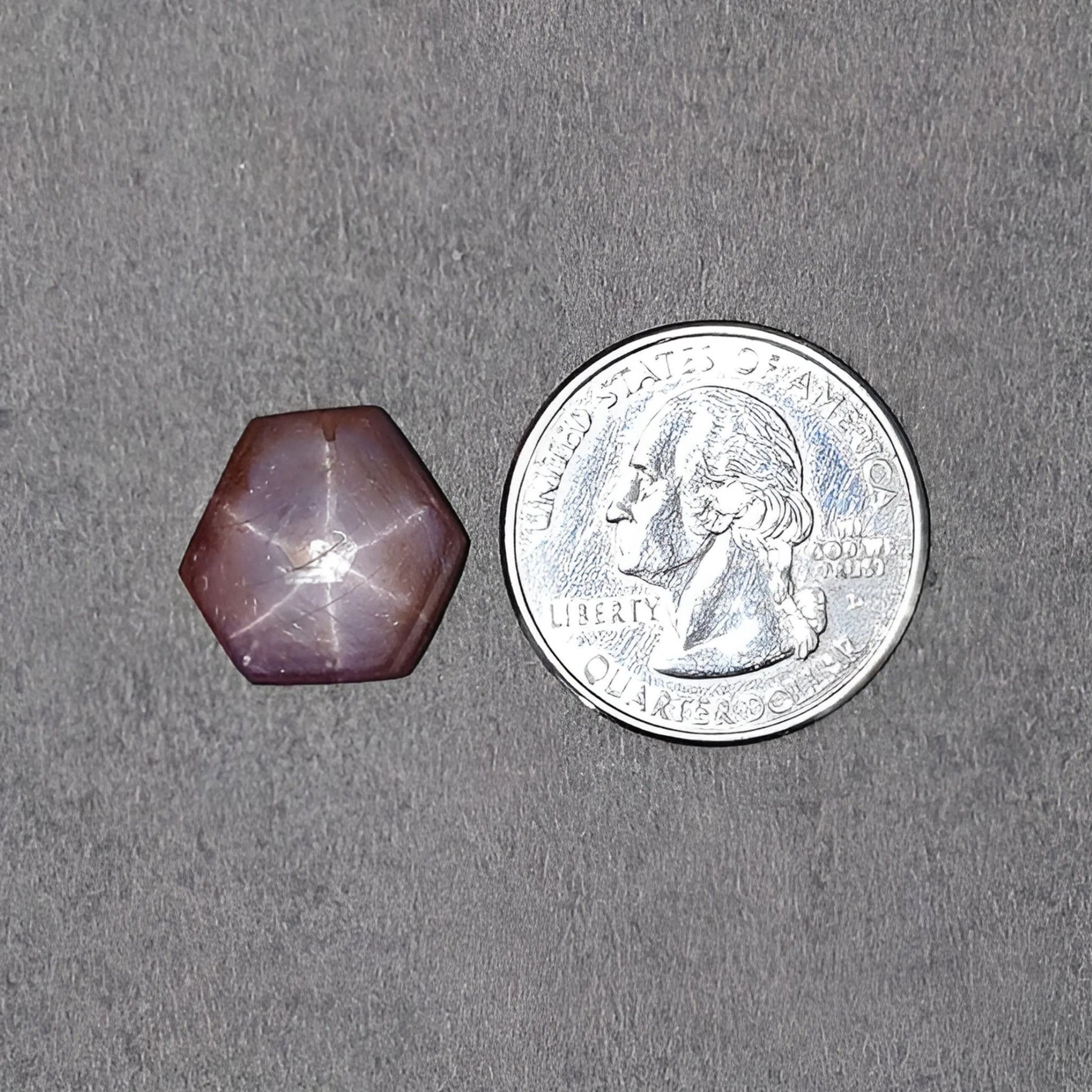 Sternrubin-Cabochon