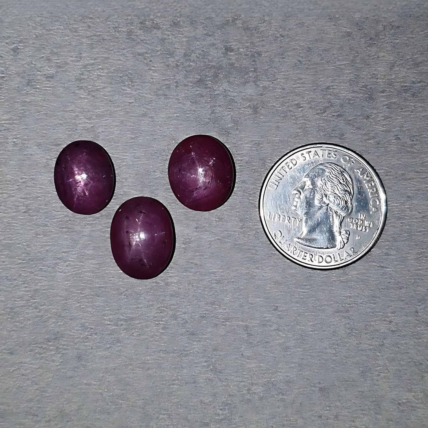 ياقوتة بيضاوية الشكل