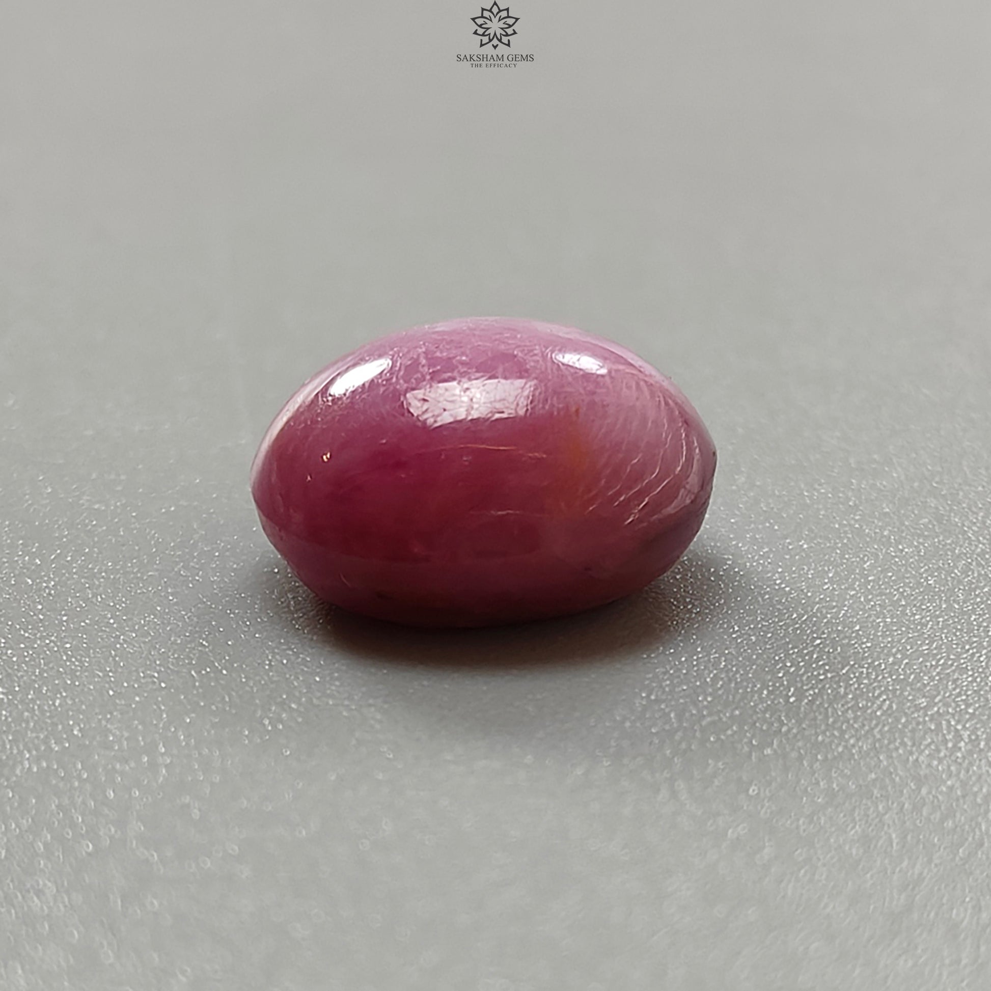 rubino stellato ovale cabochon