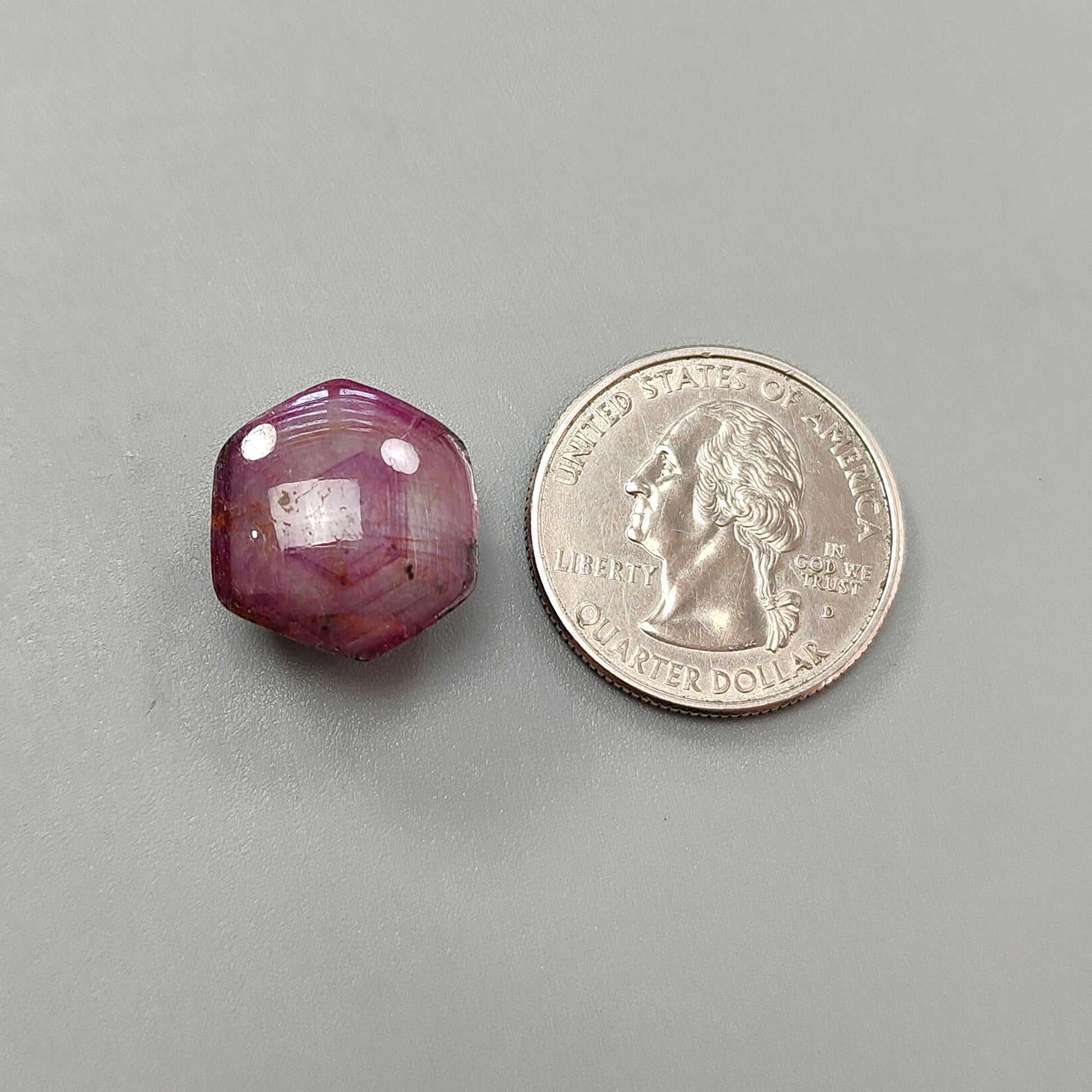cabochon esagonale di rubino stella rossa