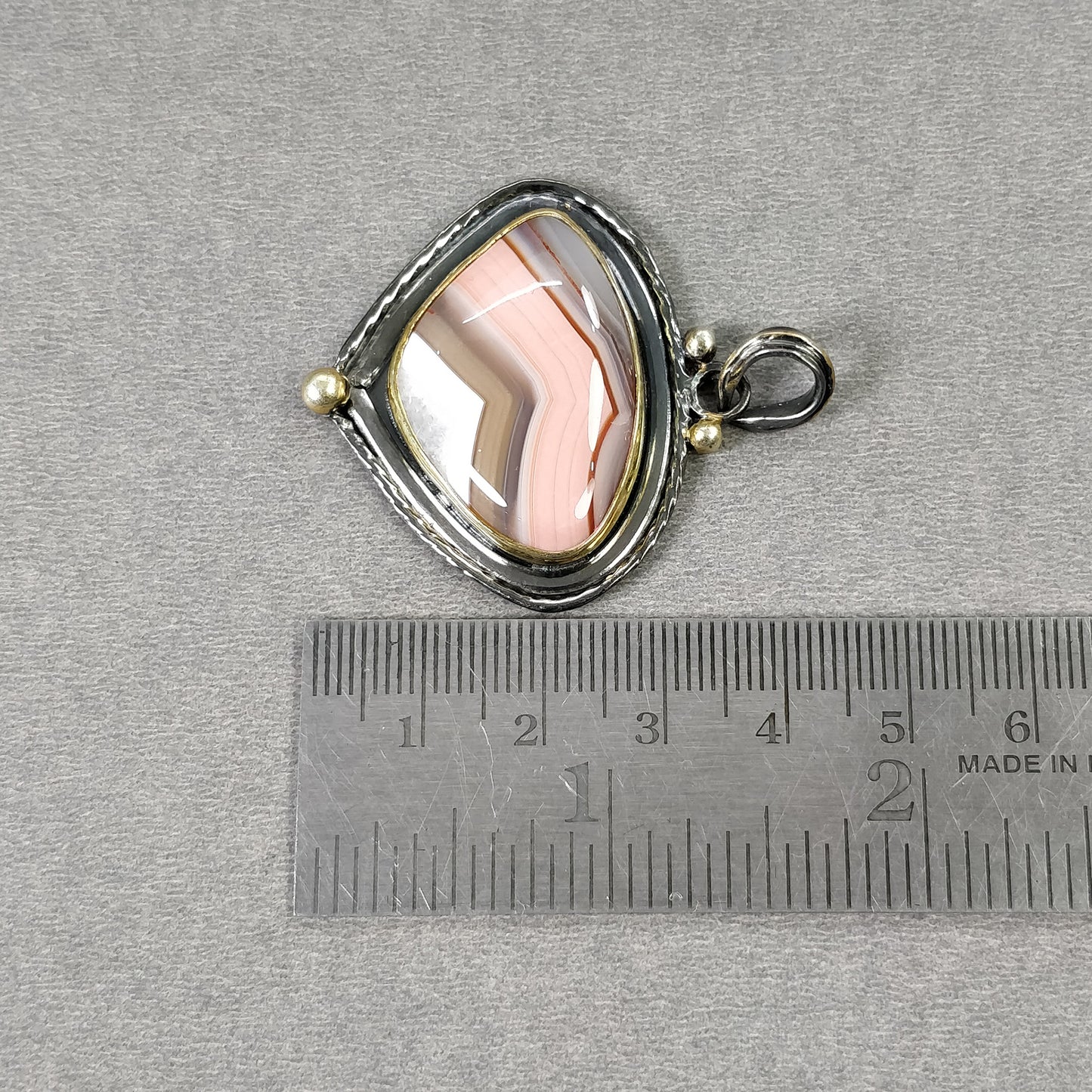 Bi -Color Agate